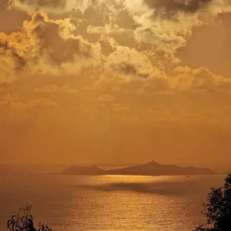 Superb Sea View With Pool And Big Garden Willa