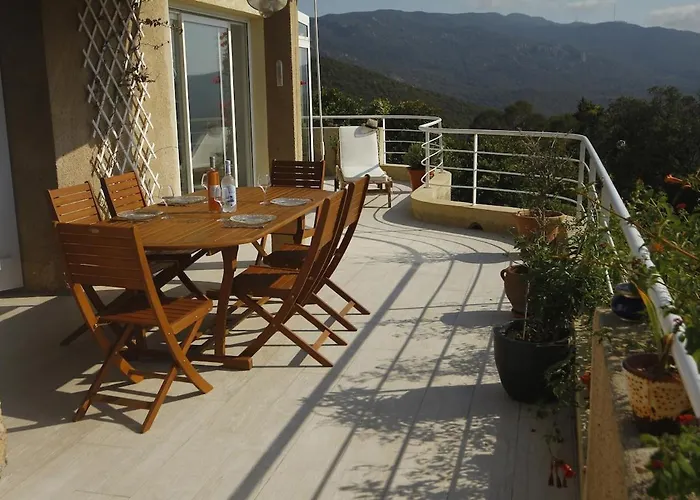 Superb Sea View With Pool And Big Garden וילה Pietrosella