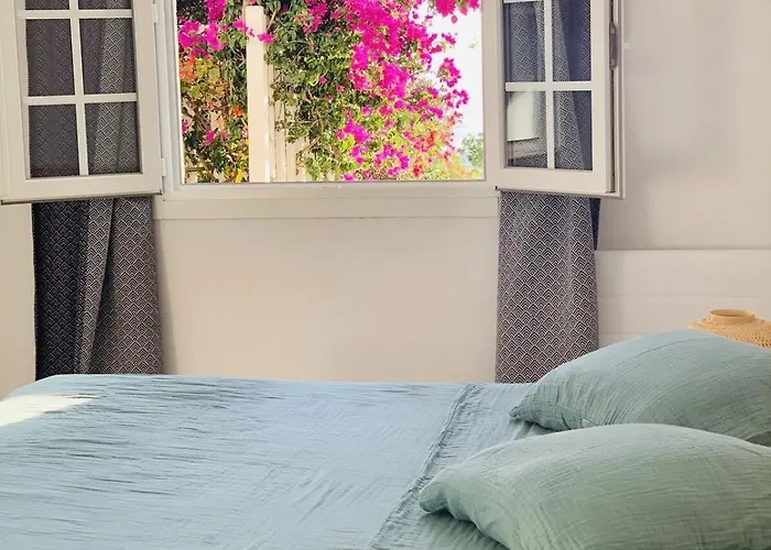 Superb Sea View With Pool And Big Garden וילה Pietrosella