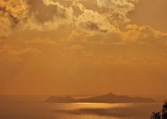 Superb Sea View With Pool And Big Garden וילה